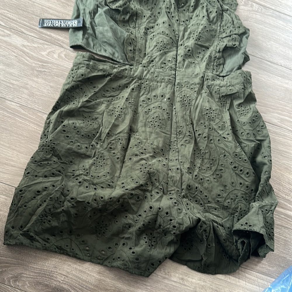 Romper NWT - Picture 3 of 4